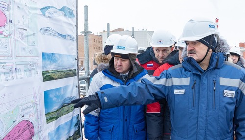 Генеральный директор ООО «Газпром инвест» Вячеслав Тюрин (справа)