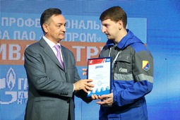 Награждение победителя Фестиваля профессионального мастерства ООО «Газпром добыча Ноябрьск»